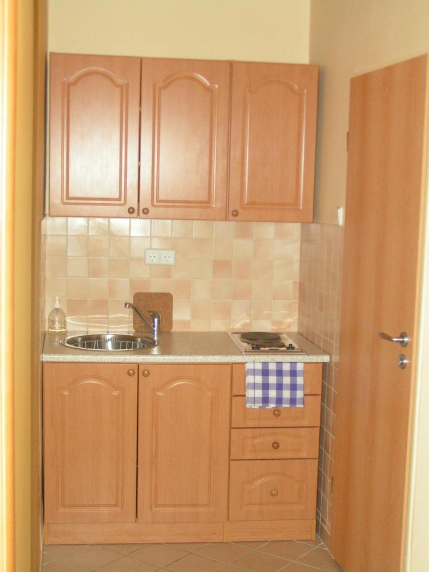 Kucko Panzio Gyor Apartment Exterior foto